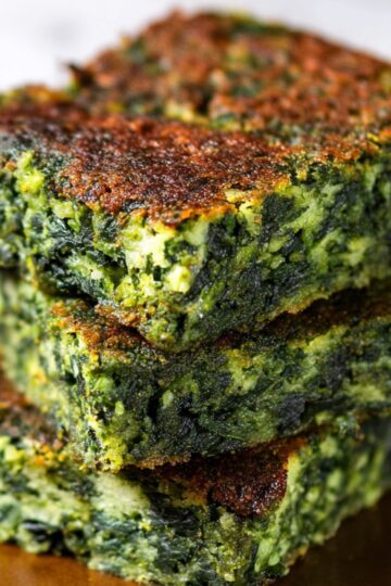 Spinach Brownies Whisk together the flour, cocoa powder, and salt in a bowl to eliminate lumps. Once mixed, add baking powder and whisk again. Set aside.