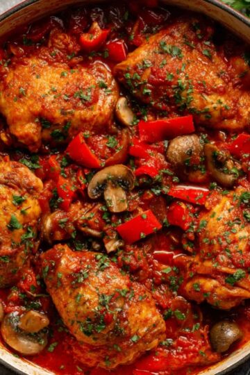 Chicken Cacciatore A delicious chicken cacciatore simmering in a rich tomato sauce with bell peppers, mushrooms, and herbs, perfect for a comforting, hearty meal.